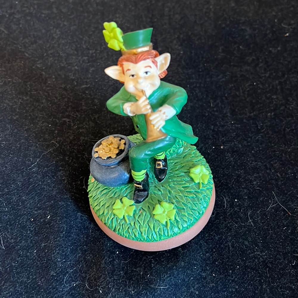 Shaker Hearth leprechaun shamrock cookie press